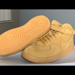 Kids Nike force 1 mid lv8 (ps) size 13.5c